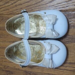 Vintage White Patent Leather Mary Jane Shoes with Bows Size 2